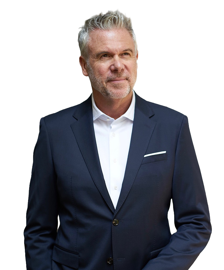 Mann in Anzug mit grauen Haaren